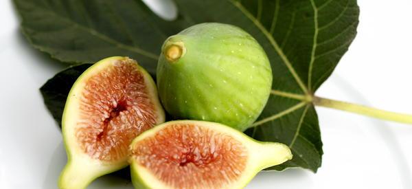 green figs with red center cut open