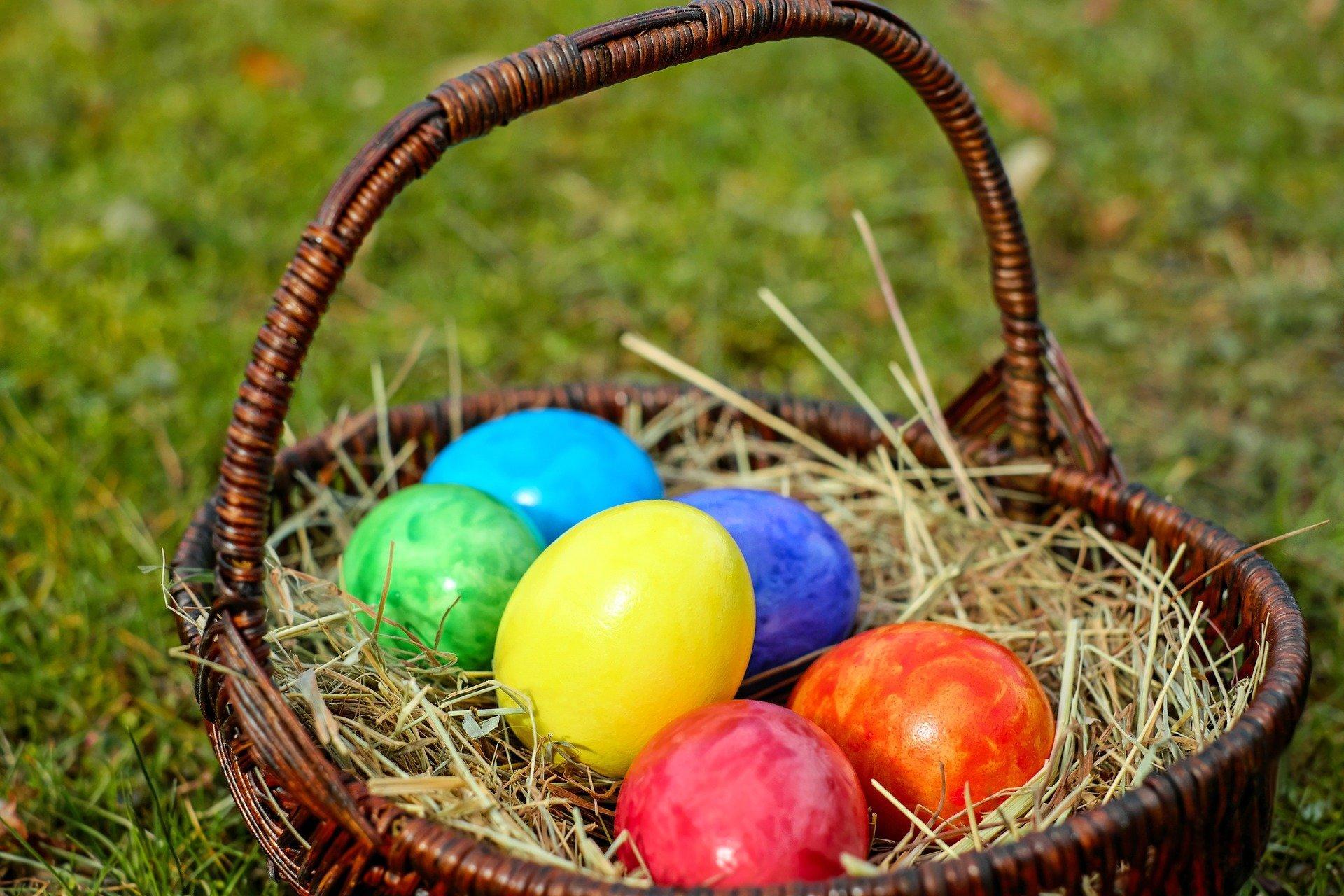Basket with colored Easter eggs