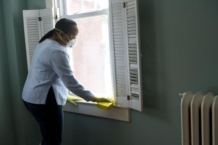 mold prevention, removing excess moisture from window sills