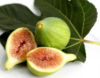 green figs with red center cut open