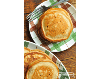 pancakes on a plate